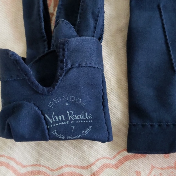 Vintage Blue Gloves (Reindoe by Van Raalte) - Picture 8 of 8